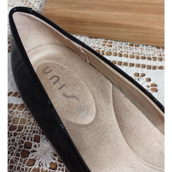 NWOT UNISA Black Man-Made Shiny Square Toe Flat Dress Shoes Size 7 1/2 M - Picture 3 of 6